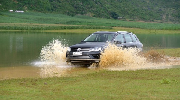 14-Volkswagen-Touareg-2